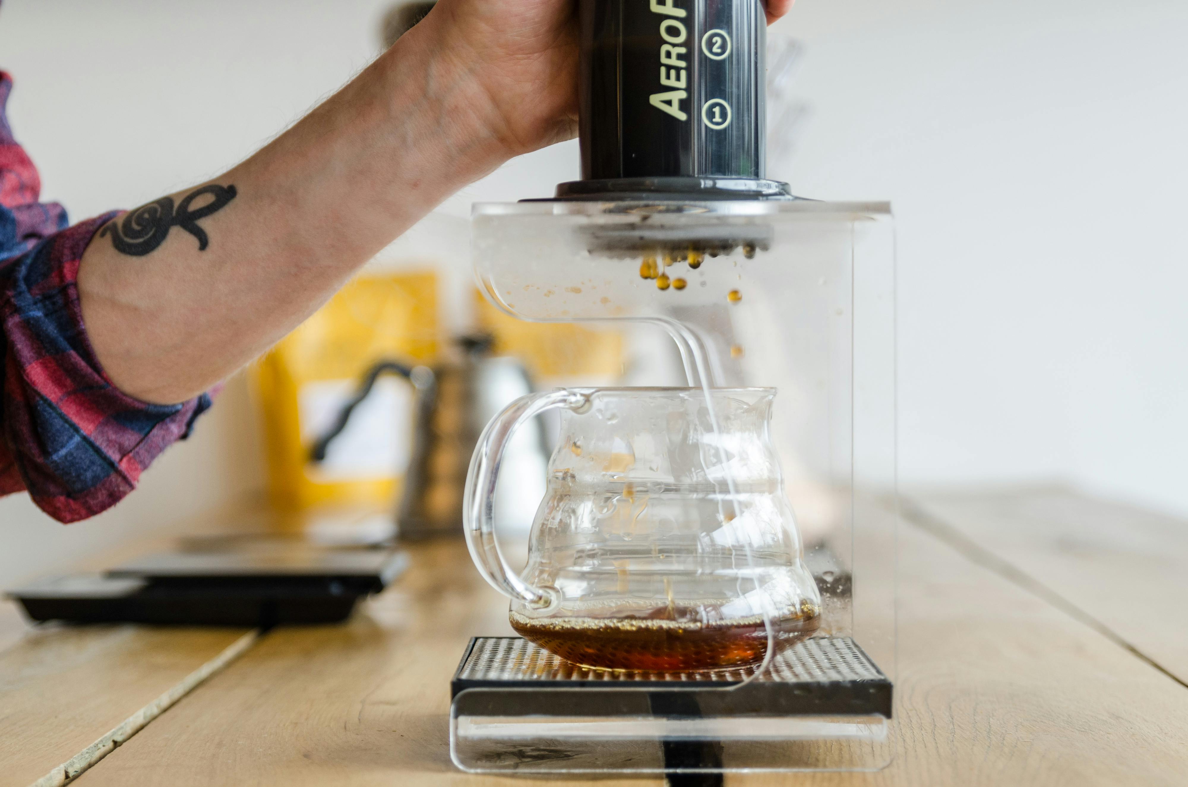 ☕ AeroPress – Die einfache und vielseitige Kaffeemaschine für zuhause und unterwegs - Emma Spezialitätenkaffee