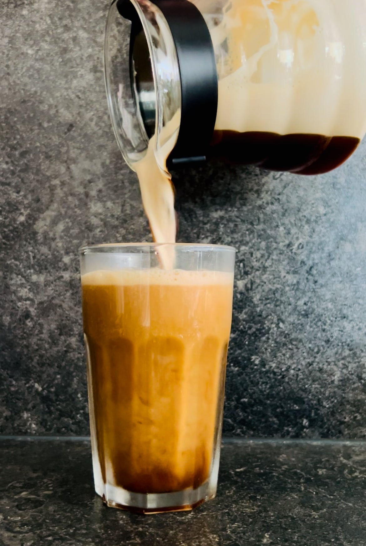 Rezept für einen erfrischenden Aerocano - Emma Spezialitätenkaffee