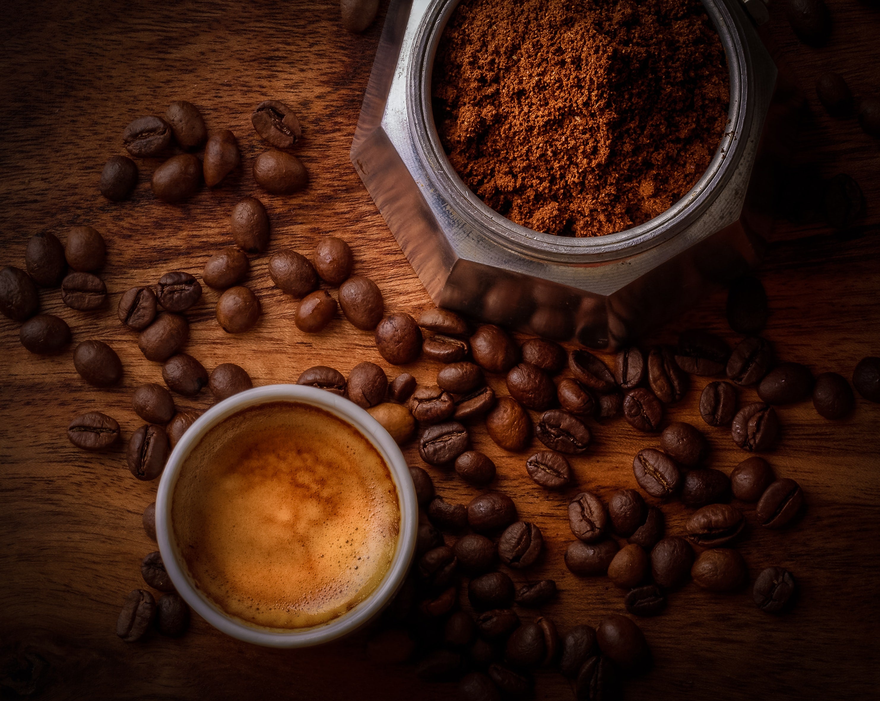 Emma Spezialitätenkaffee ist die perfekte Wahl für alle Kaffeeliebhaber. Säurearme Kaffeebohnen für Vollautomaten, Siebträger, Filter und alle anderen Zubereitungsarten.